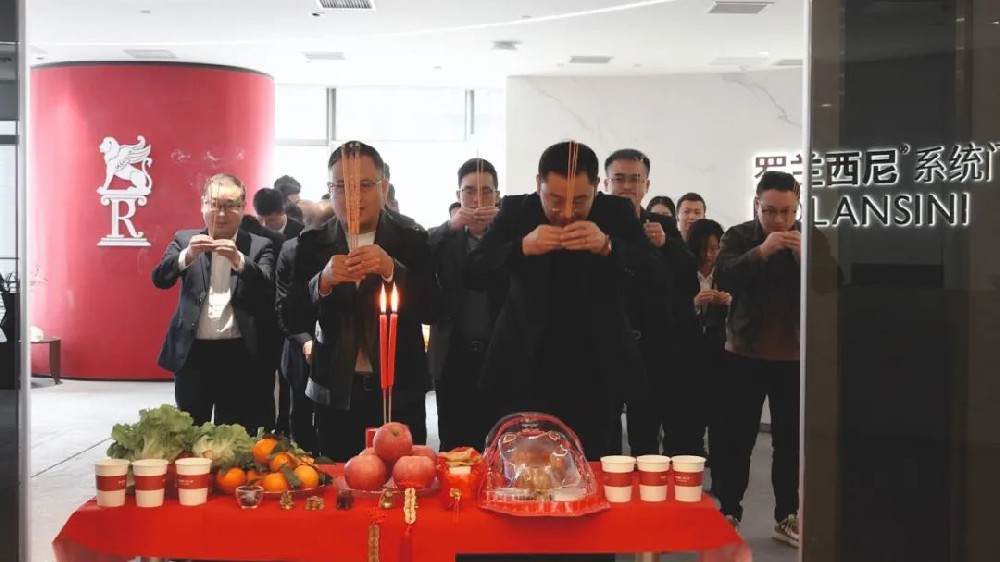 罗兰西尼开工大吉，2023大展宏“兔”！