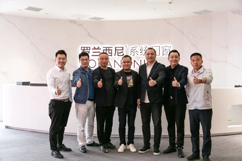 居然之家云南分公司总经理孟祥一 一行莅临罗兰西尼营销中心，深入交流合作谋发展！